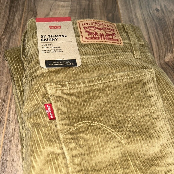 NWT  Levi's 311 Shaping Skinny Corduroy Jeans, Womens 29x30‎ - Picture 2 of 5
